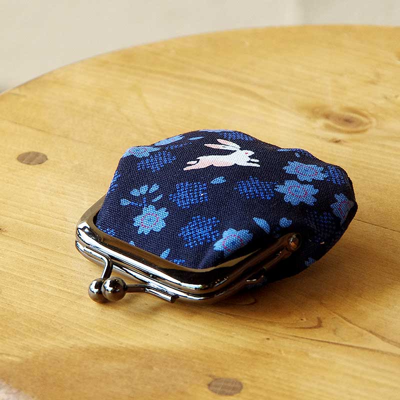 お賽銭用がま口/花うさぎ(紺)