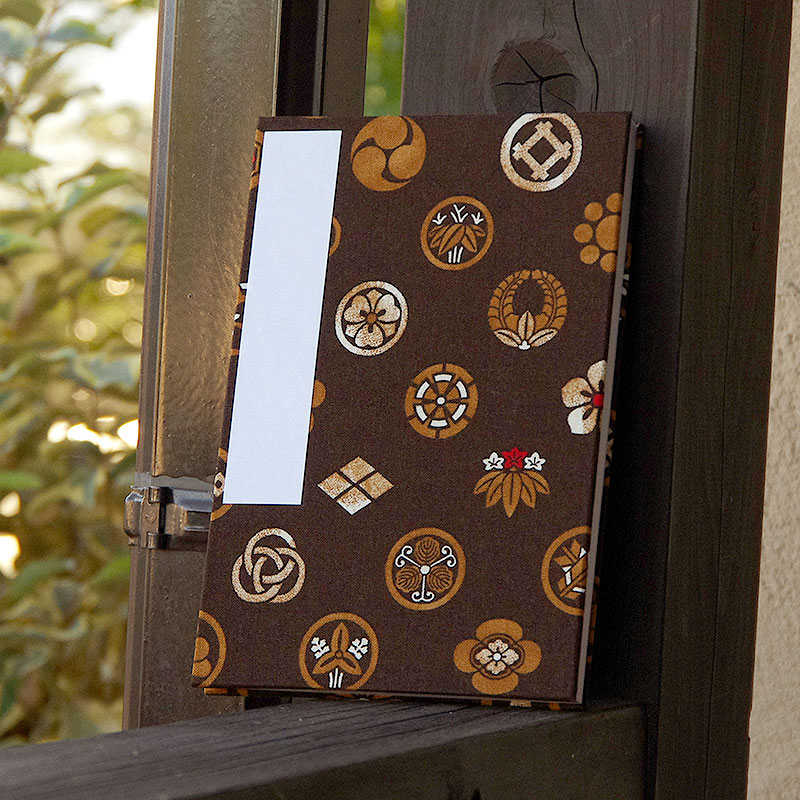 《ネコポス送料無料》 大判 御朱印帳(納経帳) 色付き家紋 蛇腹タイプ