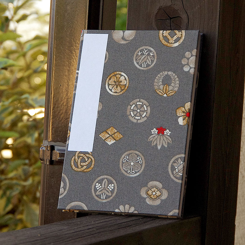 《ネコポス送料無料》 大判 御朱印帳(納経帳) 色付き家紋 蛇腹タイプ