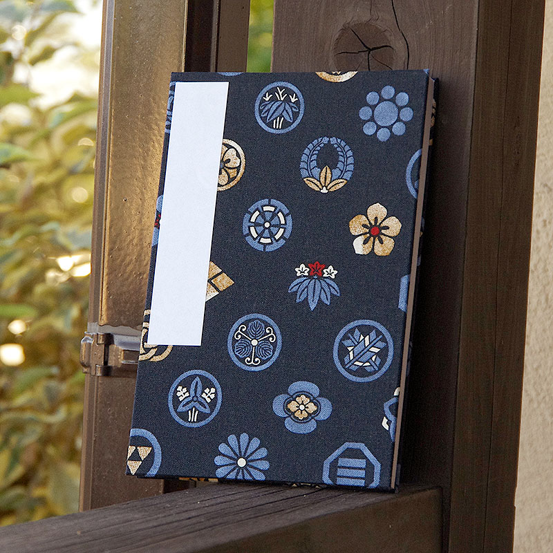 《ネコポス送料無料》 大判 御朱印帳(納経帳) 色付き家紋 蛇腹タイプ