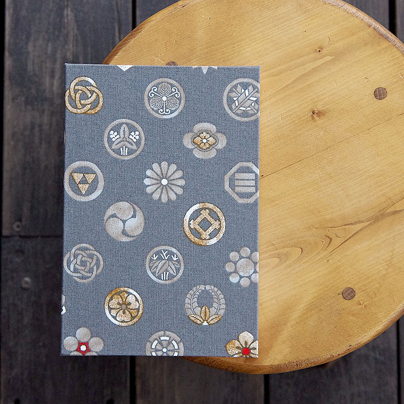 《ネコポス送料無料》 大判 御朱印帳(納経帳) 色付き家紋 蛇腹タイプ