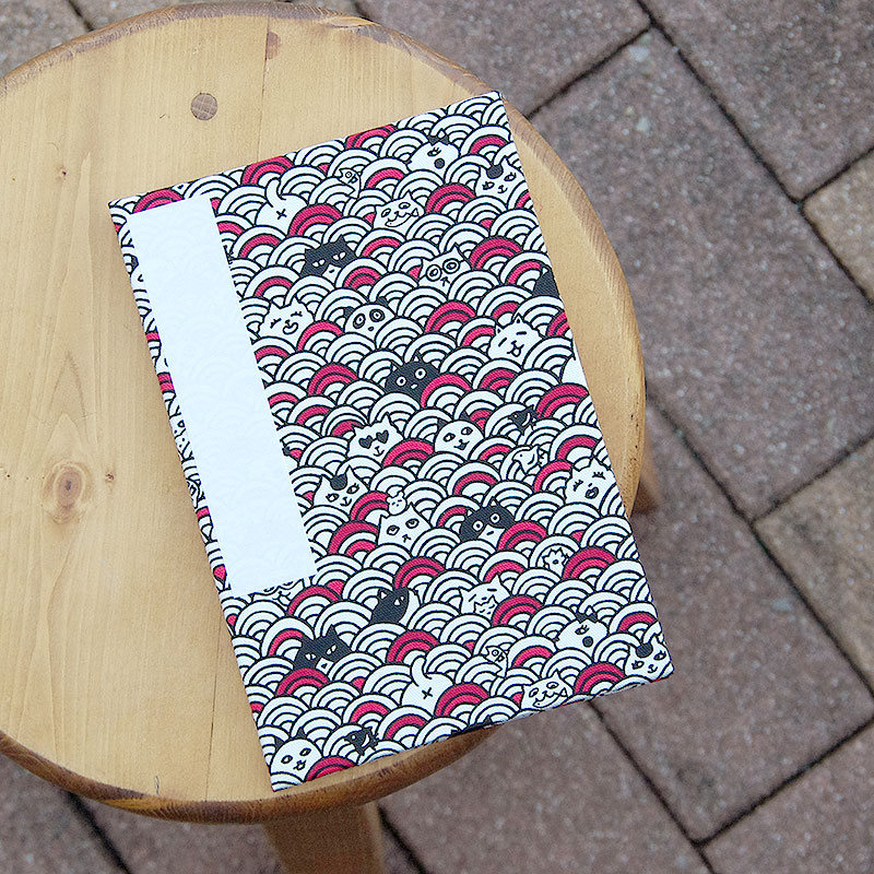 《ネコポス送料無料》 大判 御朱印帳(納経帳) 青海波猫かくれんぼ 3色 蛇腹タイプ