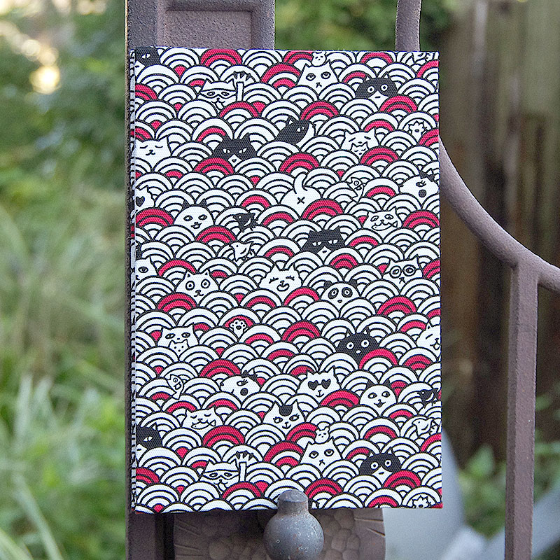 《ネコポス送料無料》 大判 御朱印帳(納経帳) 青海波猫かくれんぼ 3色 蛇腹タイプ