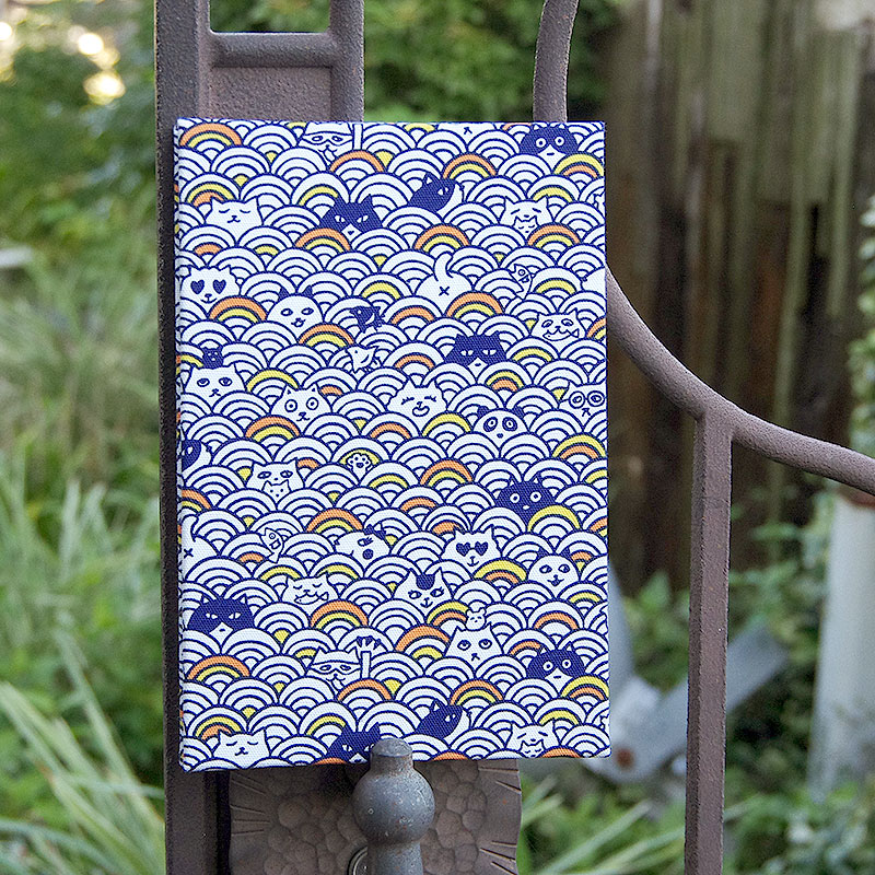 《ネコポス送料無料》 大判 御朱印帳(納経帳) 青海波猫かくれんぼ 3色 蛇腹タイプ