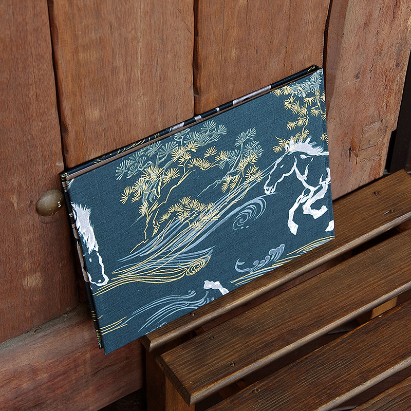 《ネコポス送料無料》 書き置き御朱印専用/見開きサイズ御朱印ホルダー/松と馬(白/緑)