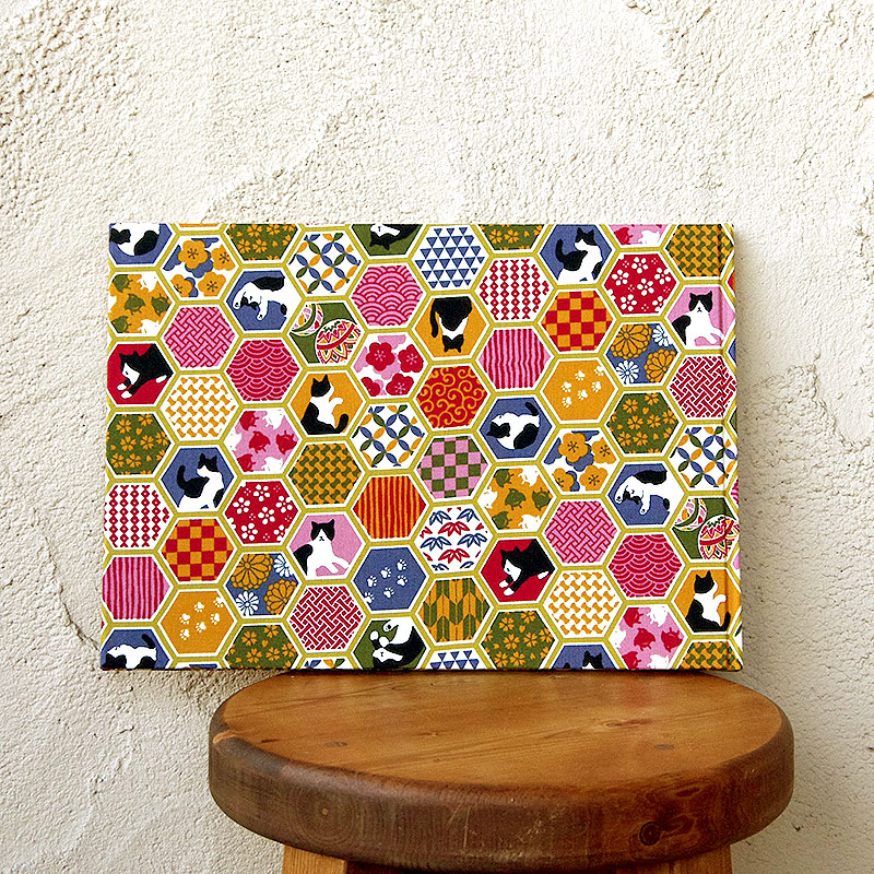 《ネコポス送料無料》 書き置き御朱印専用/見開きサイズ御朱印ホルダー/ハチワレ猫と亀甲伝統文様