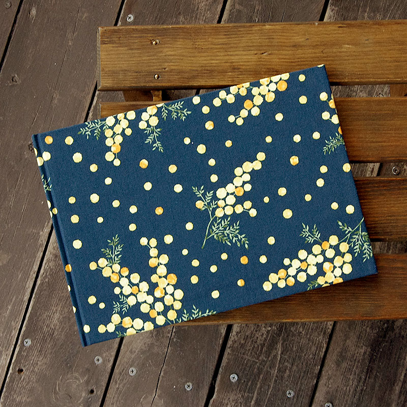 《ネコポス送料無料》 書き置き御朱印専用/見開きサイズ御朱印ホルダー/水彩風ミモザ(白/紺)