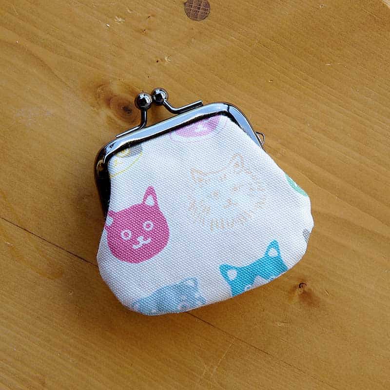 お賽銭用がま口財布/カラフル猫(キナリ)