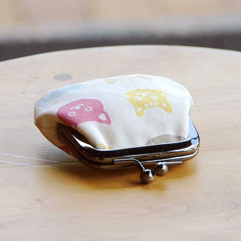 お賽銭用がま口財布/カラフル猫(キナリ)