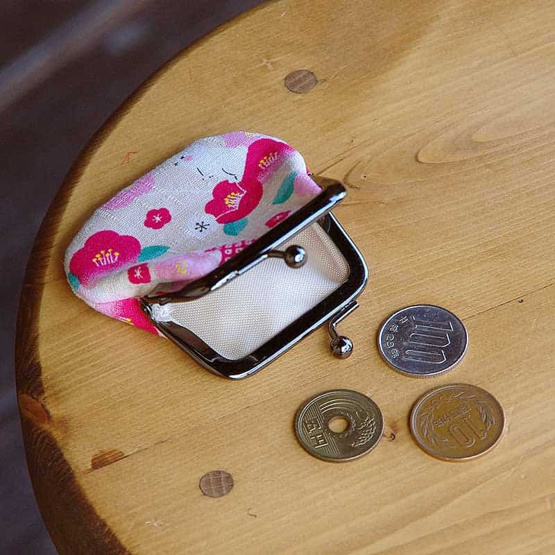 お賽銭用がま口財布/ 椿うさぎ(ベージュ/黒)