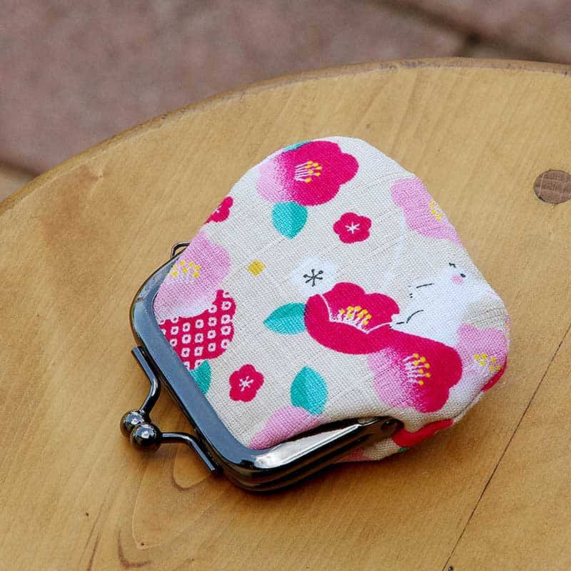 お賽銭用がま口財布/ 椿うさぎ(ベージュ/黒)