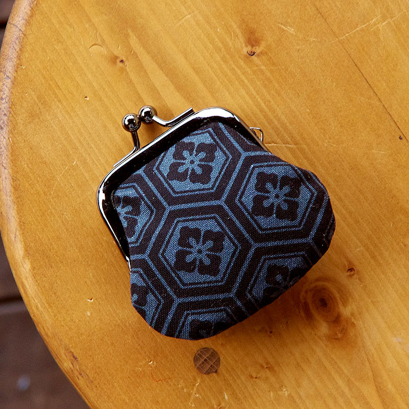 お賽銭用がま口/亀甲花菱(黒)