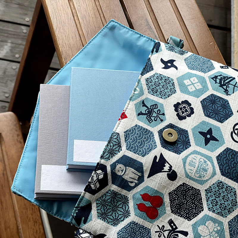 《ネコポス送料無料》【ショルダーストラップ対応】御朱印帳袋(御朱印帳ポーチ) /亀甲家紋和柄