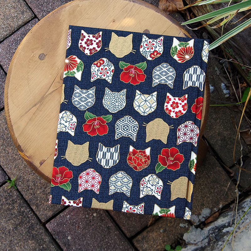 《ネコポス送料無料》 【書き置き御朱印専用】御朱印ホルダー/椿と和柄猫顔(赤/黒/白)