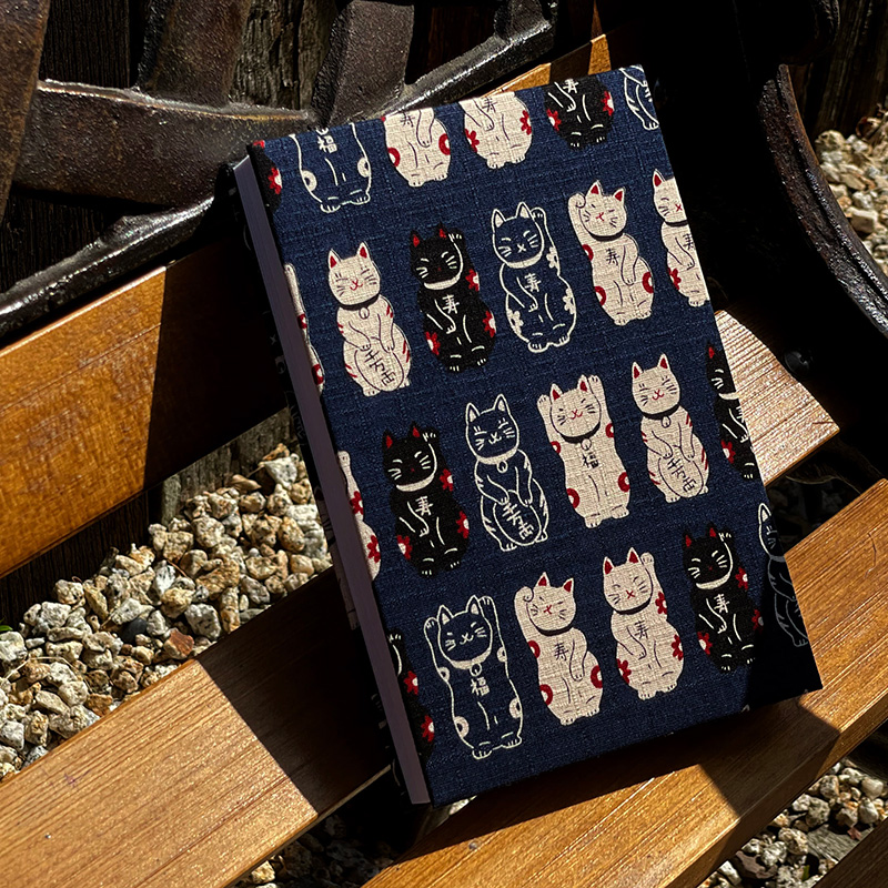 【三十三ヶ所納経帖】まねき猫(紺)ビニールカバー付 表題ラベル付 大判 蛇腹 /ネコポス送料無料