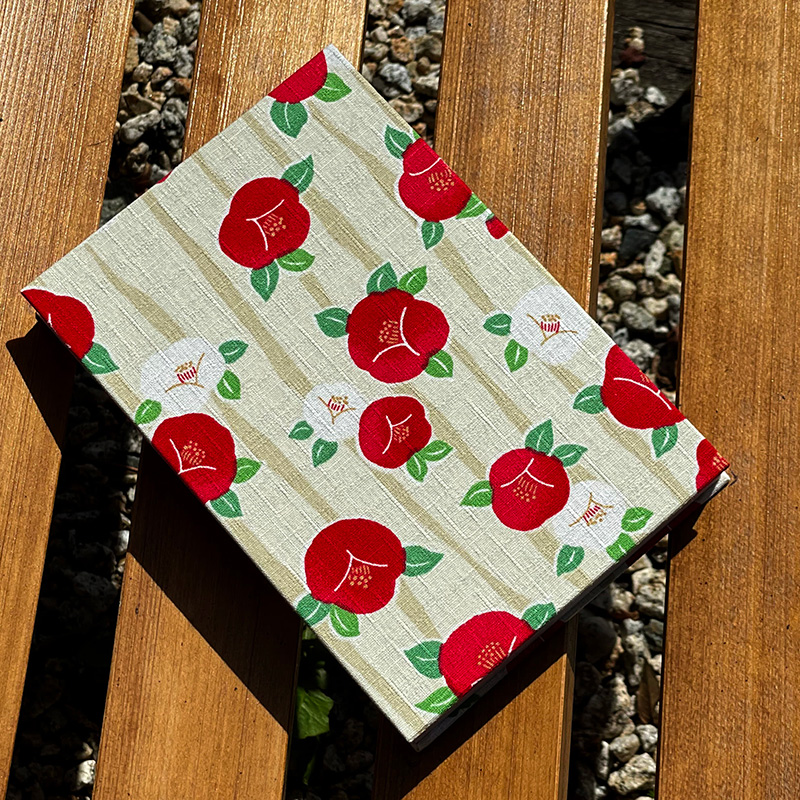 【三十三ヶ所納経帖】よろけ椿(キナリ)ビニールカバー付 表題ラベル付 大判 蛇腹 /ネコポス送料無料