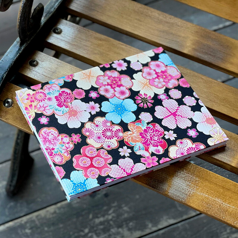 【見開き御朱印帳】花遊び金彩(黒)/メール便送料無料
