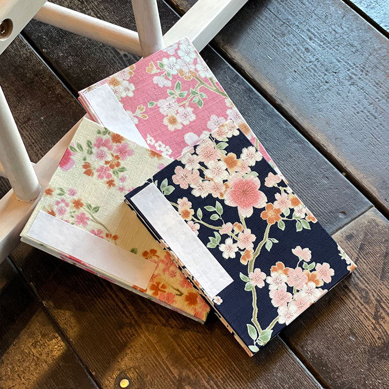 《ネコポス送料無料》御朱印帳(納経帳)　零れ桜(ピンク)