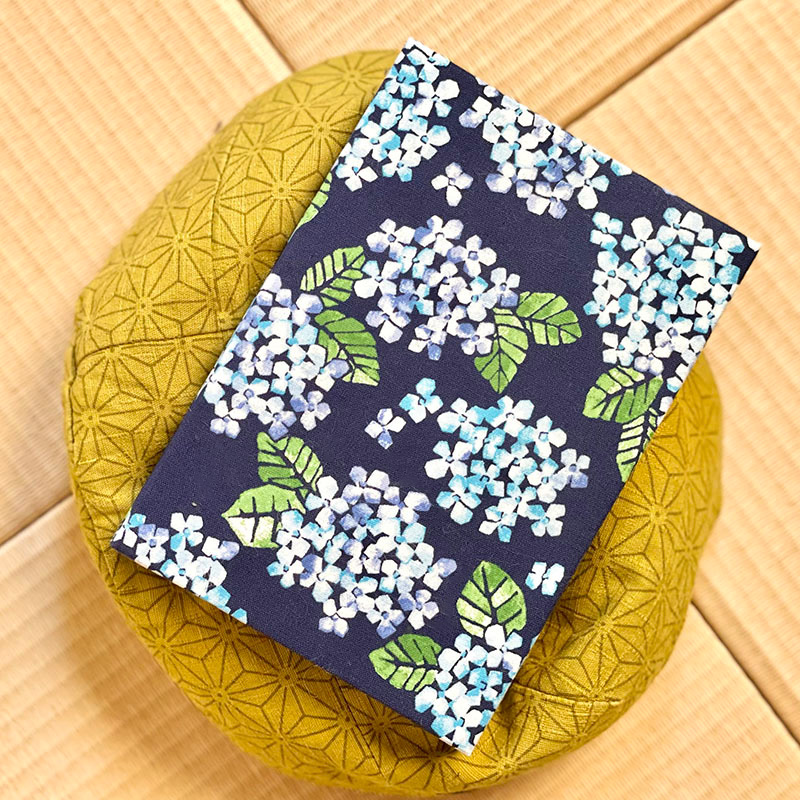 《メール便送料無料》御朱印帳　紫陽花(紺)