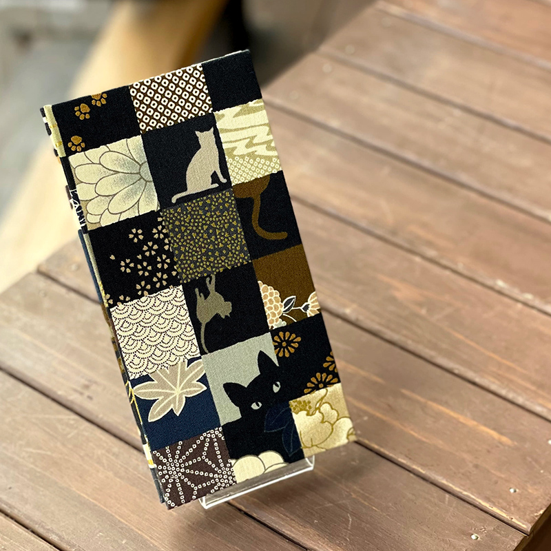 《メール便送料無料》【御首題帳/縦長御朱印帳】猫市松　紫/茶　専用カバー・表題ラベル付